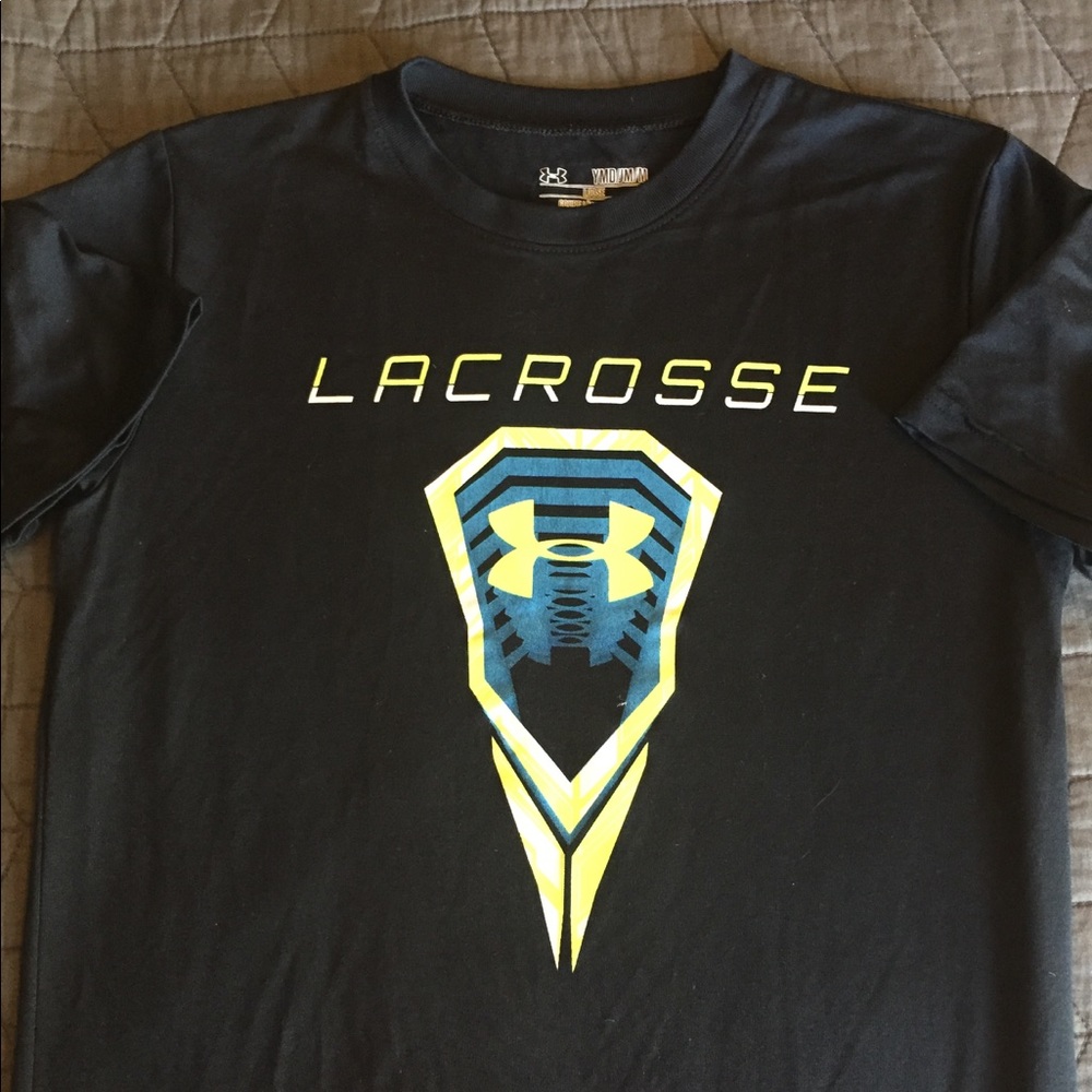 Boys Under Armour t shirt sz med